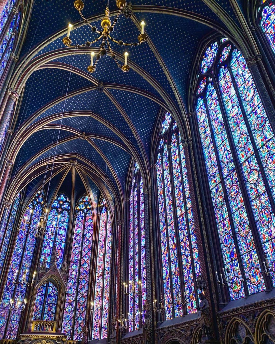 Yuya Oishiのインスタグラム：「😳💜✨ ⁡ ⁡ ⁡ ⁡ ⁡ ⁡ ⁡ ⁡ ⁡ ⁡ ⁡ ⁡ #france #paris  #travelling #beautiful #travel #trip #journey #travelgram #love #happy #saintechapelle #chapelle  #instagood #art #nightphotography #photooftheday  #impressed #traveler #power #instatravel #travellover  #フランス #パリ #海外 #海外旅行 #旅  #旅行  #海外生活 #サントシャペル #🇫🇷」