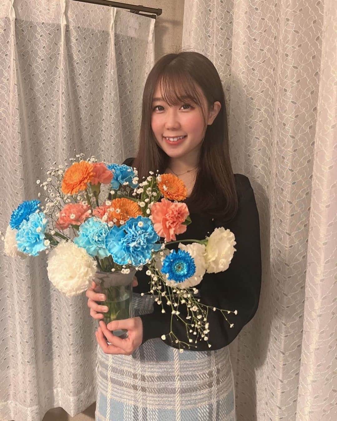 のインスタグラム：「恵比寿で1番白くなるホワイトニングサロン🦷🤍✨ @light_beauty_ebisu 1回で2.3トーン上がりました🥰 施術当日も食事制限もないから嬉しい🥺💘  @kimono_no_jun 様、ありがとうございました💓  #ホワイトニング #ホワイトニングサロン #セルフホワイトニング　#恵比寿 #ライトビューティー恵比寿」