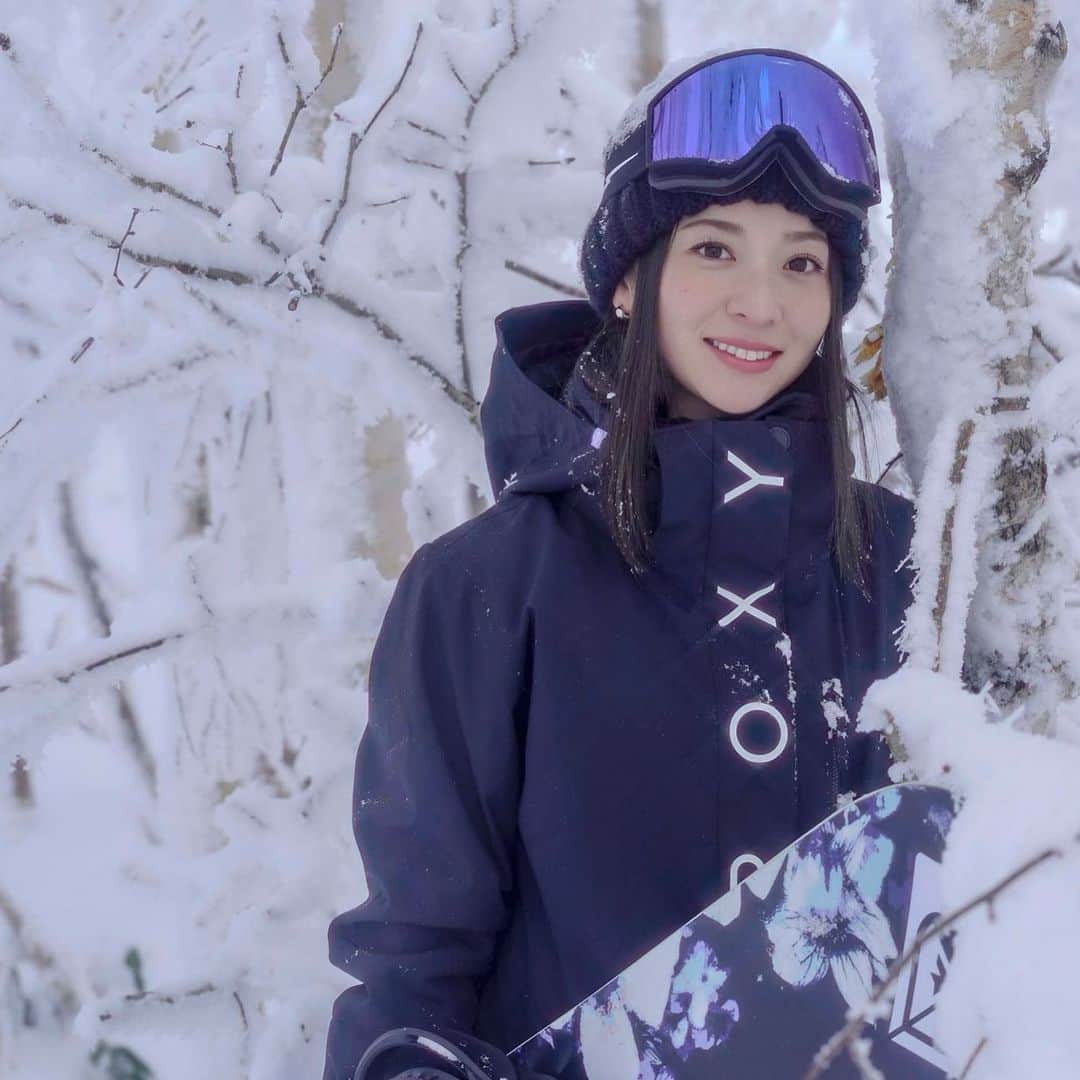 岩垂かれんのインスタグラム：「🍦 来季は普段選ばないブラック🖤  #roxy #roxysnow」