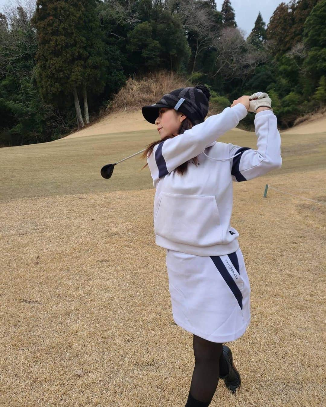 青木茉里奈のインスタグラム：「⛳️🍂 マグレガーカントリークラブの、「一人ラウンド」も凄く人気でした🏌️‍♀️ 9Hのハーフラウンドもあったりとか、18Hの場合でも、スルーで3時間くらいでまわって来れるので、1日の時間を有効に使えてとっても良いです✨  @macgregor_country_club   _ _ _ _ _ _ _ _ _ _ _ _ _ _ _ _ _ _ _ _ _ _ _ _ _ _ _ _ #マグレガーカントリークラブ  #macgregorcountryclub  #taylormade #taylormadegolf #teamtaylormade #株式会社かしわ堂 #ustmamiya #iomic #eyevol #ecco」