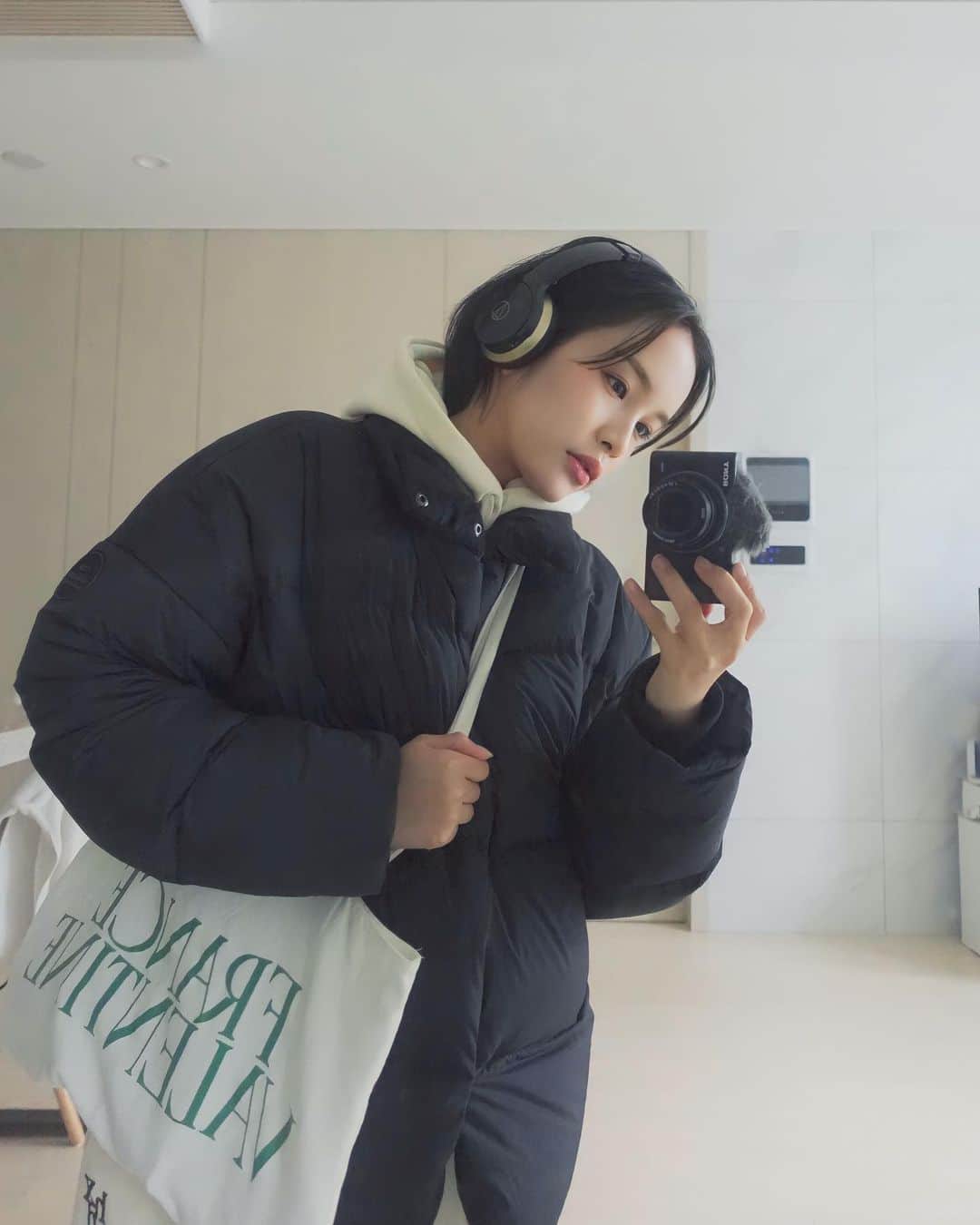 Lilmeのインスタグラム：「혼자서　안국 산책🇰🇷 . . . #韓国#韓国旅行#韓国コスメ#韓国ファッション#LilmeLife#모델스타그램#안국#안국역맛집」