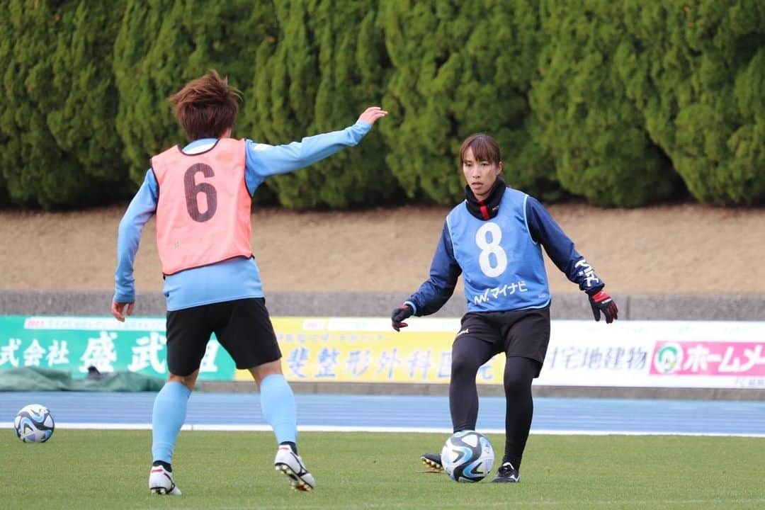 中島依美さんのインスタグラム写真 - (中島依美Instagram)「⚽️キャンプ⚽️ 宮崎キャンプ終了🙌 たくさんの方々にサポートしていただき、 素晴らしい環境の中で 良いトレーニングできました🔥 本当にありがとうございました🙇‍♀️🙇‍♀️🙇‍♀️ エンシティホテル延岡の皆様 長い間お世話になりました🙇‍♀️ 毎日美味しいご飯食べれて 幸せでした💕 3月5日からリーグが再開します。 そこにむけて良い準備して いいスタートをきれるように 頑張ります☺️⚽️ ⁡ #宮崎 #延岡市 #サッカー教室 #延岡市サッカー協会 #プリンセスカメリアフットボールクラブ #芝生 #最高 #萩の月 #エンシティホテル #皆様ありがとうございました #感謝 #マイナビ仙台レディース」2月25日 19時05分 - eminakajima.7