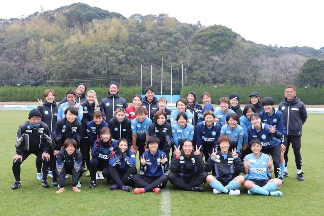 中島依美のインスタグラム：「⚽️キャンプ⚽️ 宮崎キャンプ終了🙌 たくさんの方々にサポートしていただき、 素晴らしい環境の中で 良いトレーニングできました🔥 本当にありがとうございました🙇‍♀️🙇‍♀️🙇‍♀️ エンシティホテル延岡の皆様 長い間お世話になりました🙇‍♀️ 毎日美味しいご飯食べれて 幸せでした💕 3月5日からリーグが再開します。 そこにむけて良い準備して いいスタートをきれるように 頑張ります☺️⚽️ ⁡ #宮崎 #延岡市 #サッカー教室 #延岡市サッカー協会 #プリンセスカメリアフットボールクラブ #芝生 #最高 #萩の月 #エンシティホテル #皆様ありがとうございました #感謝 #マイナビ仙台レディース」