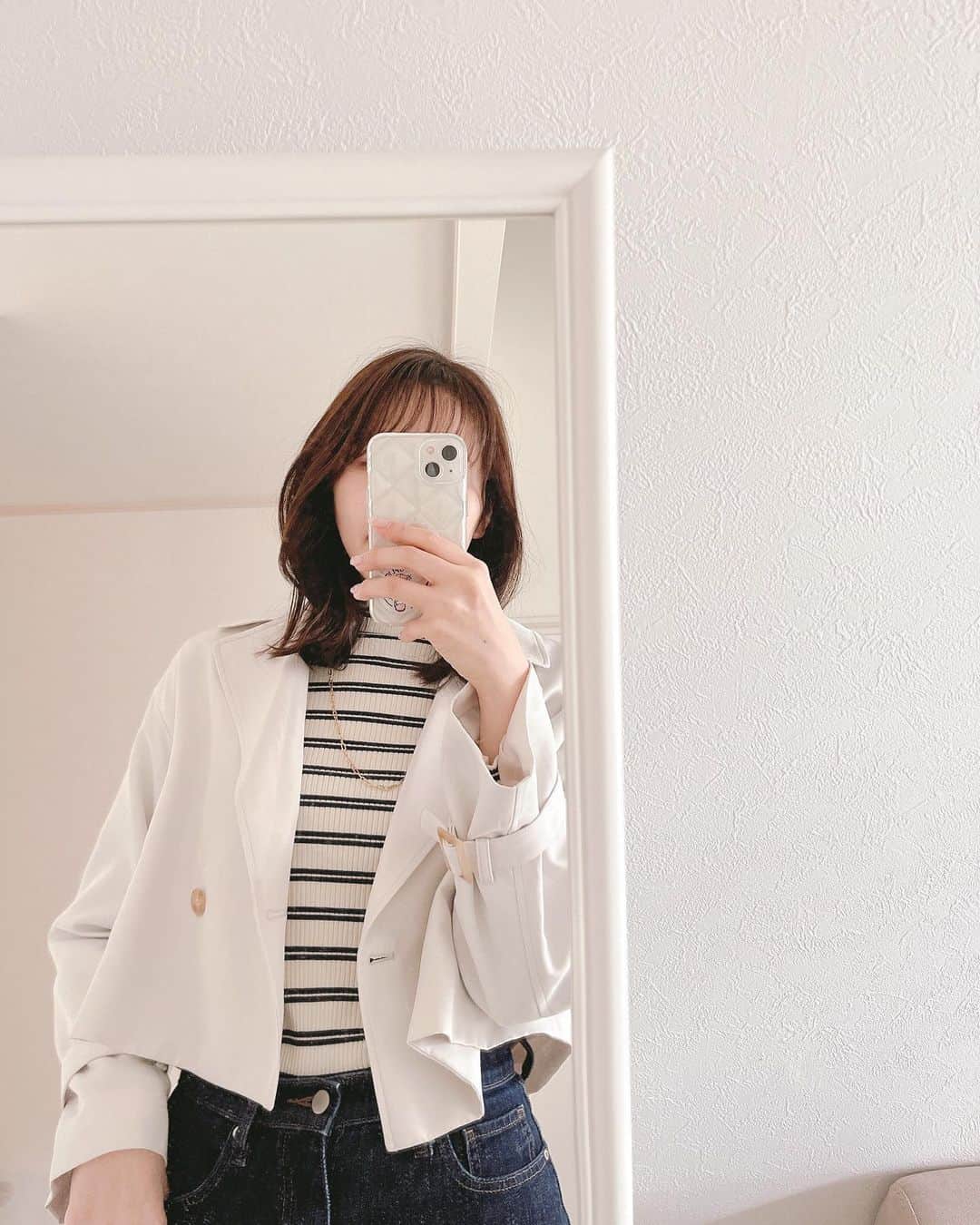 SHIHORINさんのインスタグラム写真 - (SHIHORINInstagram)「𓂃  @olu.myself のオリジナル3wayトレンチコート🧥♡  トレンチコート、ロングジレ、ショートジャケットの3wayで着回せるの🥺🤍  これからの季節に大活躍間違いなしっ🌷 white beigeカラーの色味が絶妙で可愛いの🫶🏻  来週から暖かくなるかな〜🌸早く春服が着たい🐈♡  #oludot #オルドット #Olu23ss #トレンチコート #トレンチコートコーデ #春服コーデ #春アウター#ボーダーコーデ#ボーダートップス #ユニクロ #大人カジュアルコーデ #高身長コーデ」2月25日 19時21分 - shihoriiin49