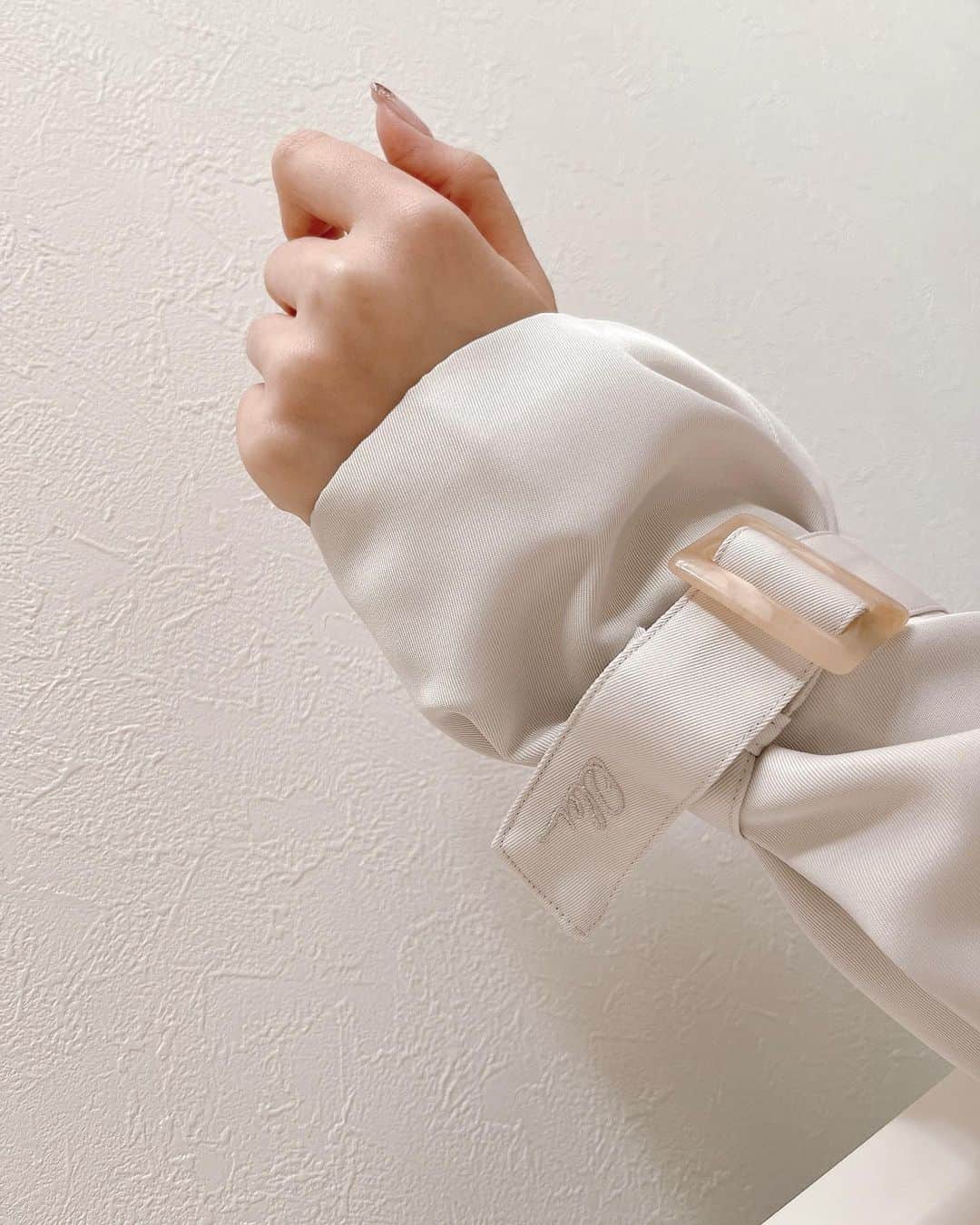 SHIHORINさんのインスタグラム写真 - (SHIHORINInstagram)「𓂃  @olu.myself のオリジナル3wayトレンチコート🧥♡  トレンチコート、ロングジレ、ショートジャケットの3wayで着回せるの🥺🤍  これからの季節に大活躍間違いなしっ🌷 white beigeカラーの色味が絶妙で可愛いの🫶🏻  来週から暖かくなるかな〜🌸早く春服が着たい🐈♡  #oludot #オルドット #Olu23ss #トレンチコート #トレンチコートコーデ #春服コーデ #春アウター#ボーダーコーデ#ボーダートップス #ユニクロ #大人カジュアルコーデ #高身長コーデ」2月25日 19時21分 - shihoriiin49