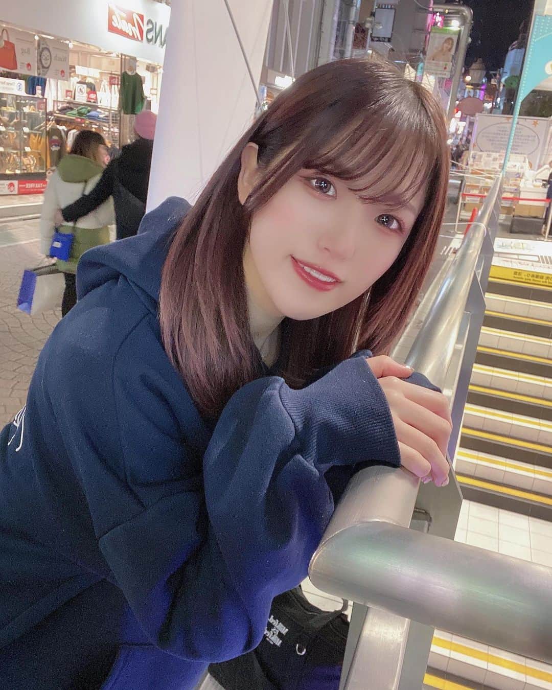 横山なつみさんのインスタグラム写真 - (横山なつみInstagram)「.  竹下通り🧁🧁  中学生の時めっちゃ憧れて 頑張ってお小遣い貯めて行ってたなー、  あの頃とお店とか変わっちゃったけど それでも青春の地って感じ」2月25日 19時28分 - ___natsumi327