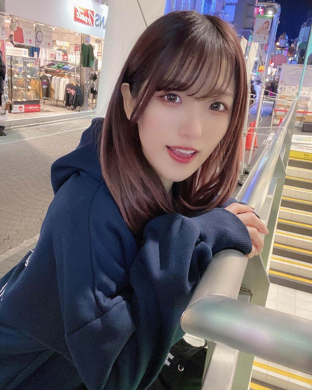 横山なつみさんのインスタグラム写真 - (横山なつみInstagram)「.  竹下通り🧁🧁  中学生の時めっちゃ憧れて 頑張ってお小遣い貯めて行ってたなー、  あの頃とお店とか変わっちゃったけど それでも青春の地って感じ」2月25日 19時28分 - ___natsumi327