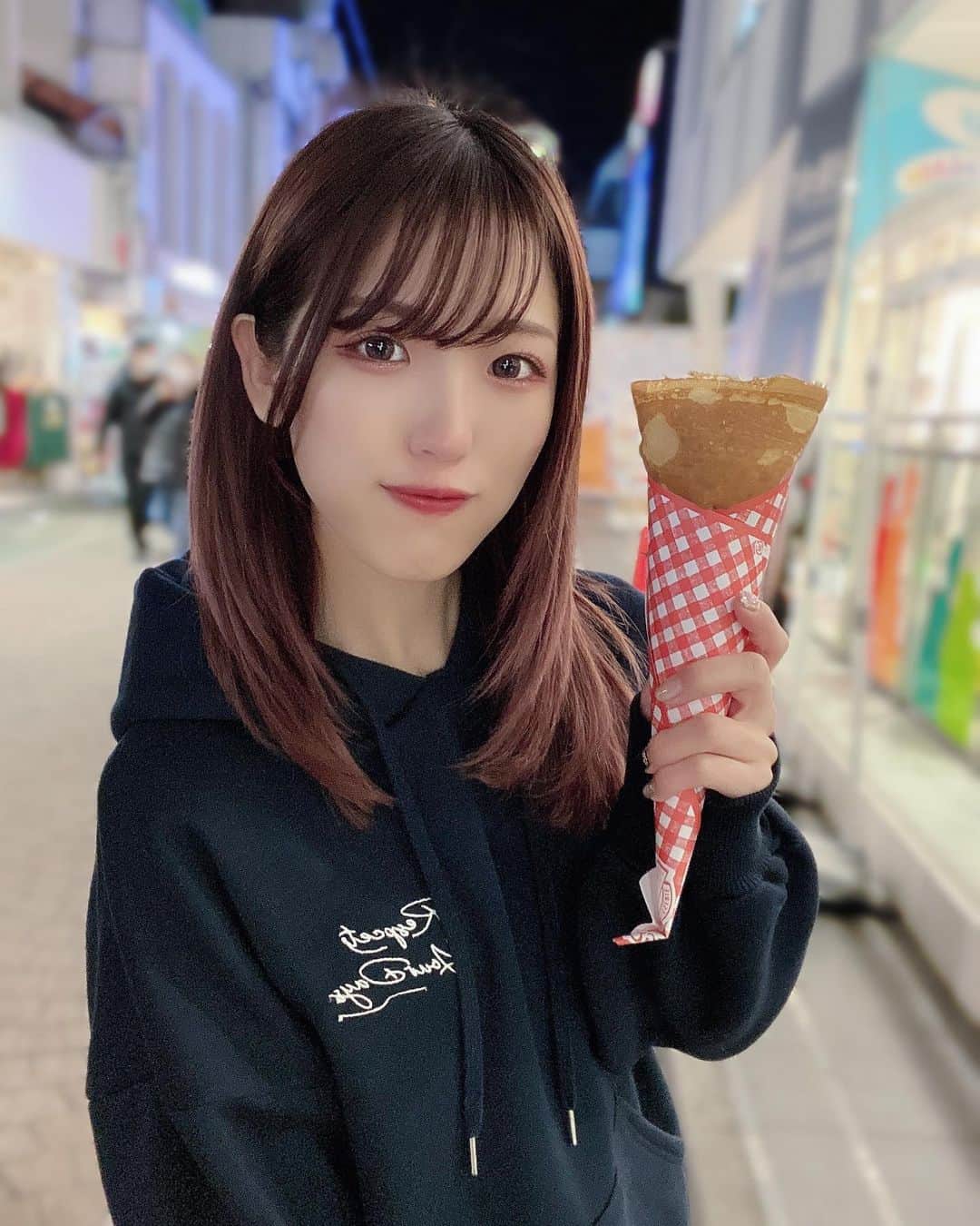 横山なつみさんのインスタグラム写真 - (横山なつみInstagram)「.  竹下通り🧁🧁  中学生の時めっちゃ憧れて 頑張ってお小遣い貯めて行ってたなー、  あの頃とお店とか変わっちゃったけど それでも青春の地って感じ」2月25日 19時28分 - ___natsumi327