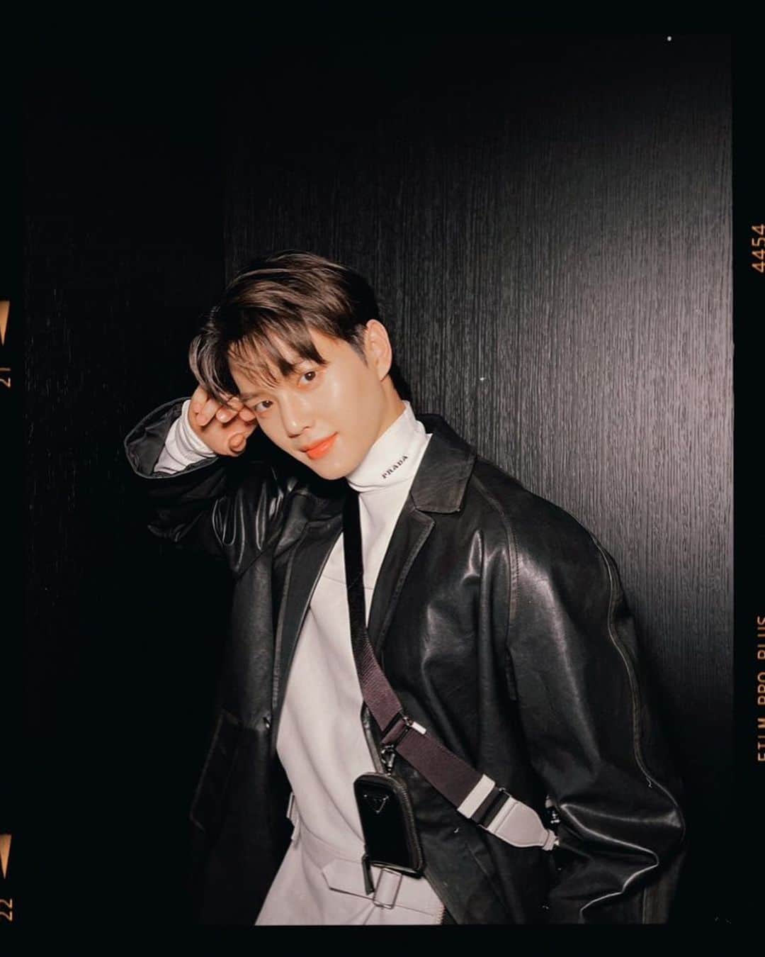 ソン・ガンさんのインスタグラム写真 - (ソン・ガンInstagram)「😎🤩🤭」2月25日 19時30分 - songkang_b