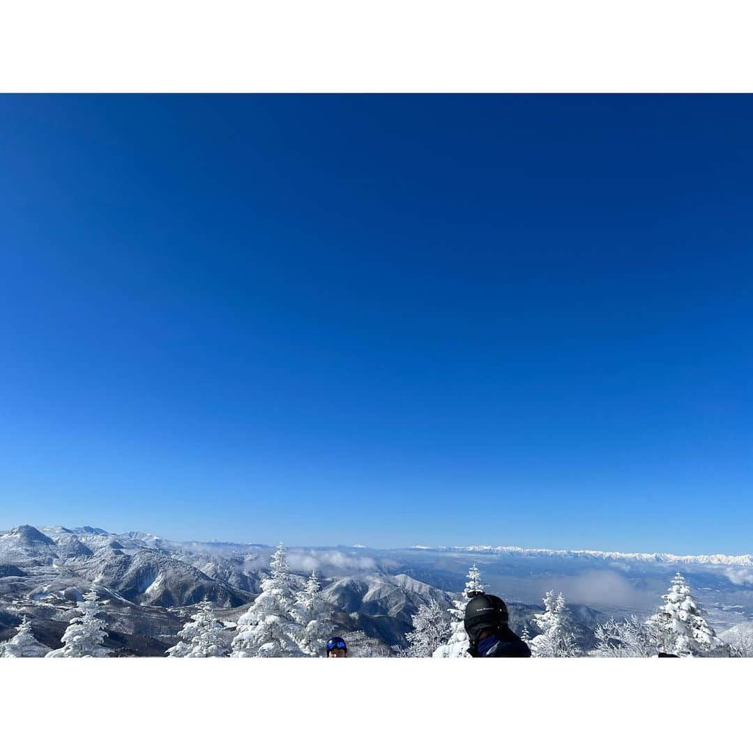 三上紗也可のインスタグラム：「スキー実習⛷ ⁡ 初日からレベル分けテストみたいなのあるし、寒すぎて指先も足先も凍るし、久しぶりのリフトは落ちそうになるし、標高高くて息切れしたけど全部が素敵な思い出です😊 ⁡ 部屋っ子の2人も大束班の皆もスキー実習で出会った友達もみんな大好き！ 本当に楽しかった！ありがとう⛄️ ⁡ ⁡#スキー  #ski  #怪我なしで帰って来ました #明日から現実」