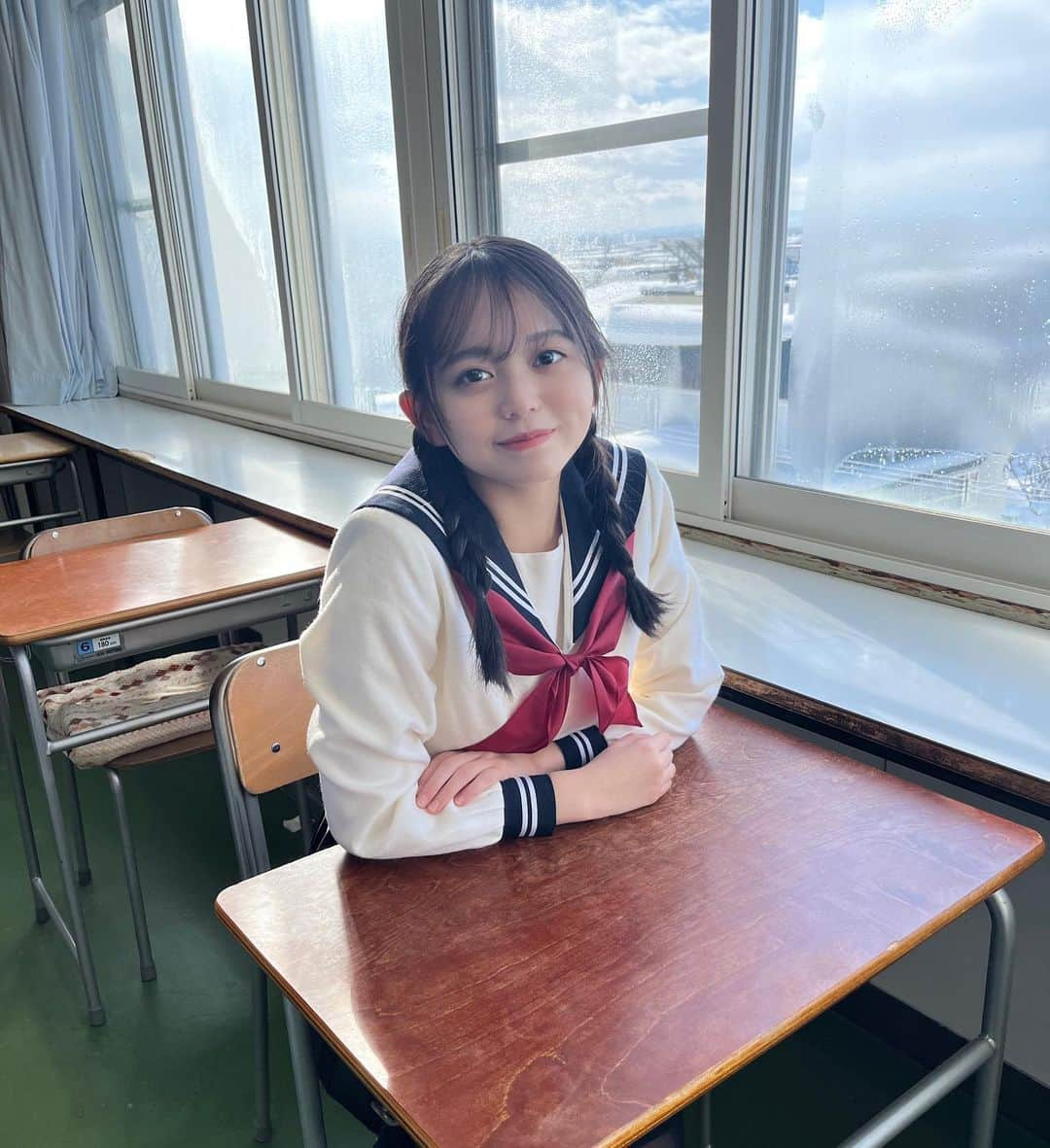 蓬莱舞さんのインスタグラム写真 - (蓬莱舞Instagram)「#オフショット   やっぱり蓬莱はセーラー服ですよね 似合いますか？？  #ヤングジャンプ  #表紙  #巻頭  #グラビア  #制コレ22  #グランプリ  #高校生  #集英社  #セーラー服  #制服  #学校」2月25日 20時00分 - horai_libera_official