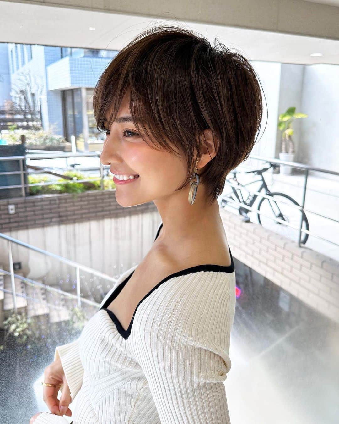 のインスタグラム：「#hennesandmauritz #handm #ショートヘア #大人カジュアル #大人カジュアルコーデ #大人コーデ #大人ショート #アラサーコーデ #30代ヘアスタイル #40代ヘアスタイル #30代コーデ #30代ファッション #ニットコーデ #ニットトップス #エイチアンドエム購入品 #プチプラコーデ #zarawoman #ザラ購入品」