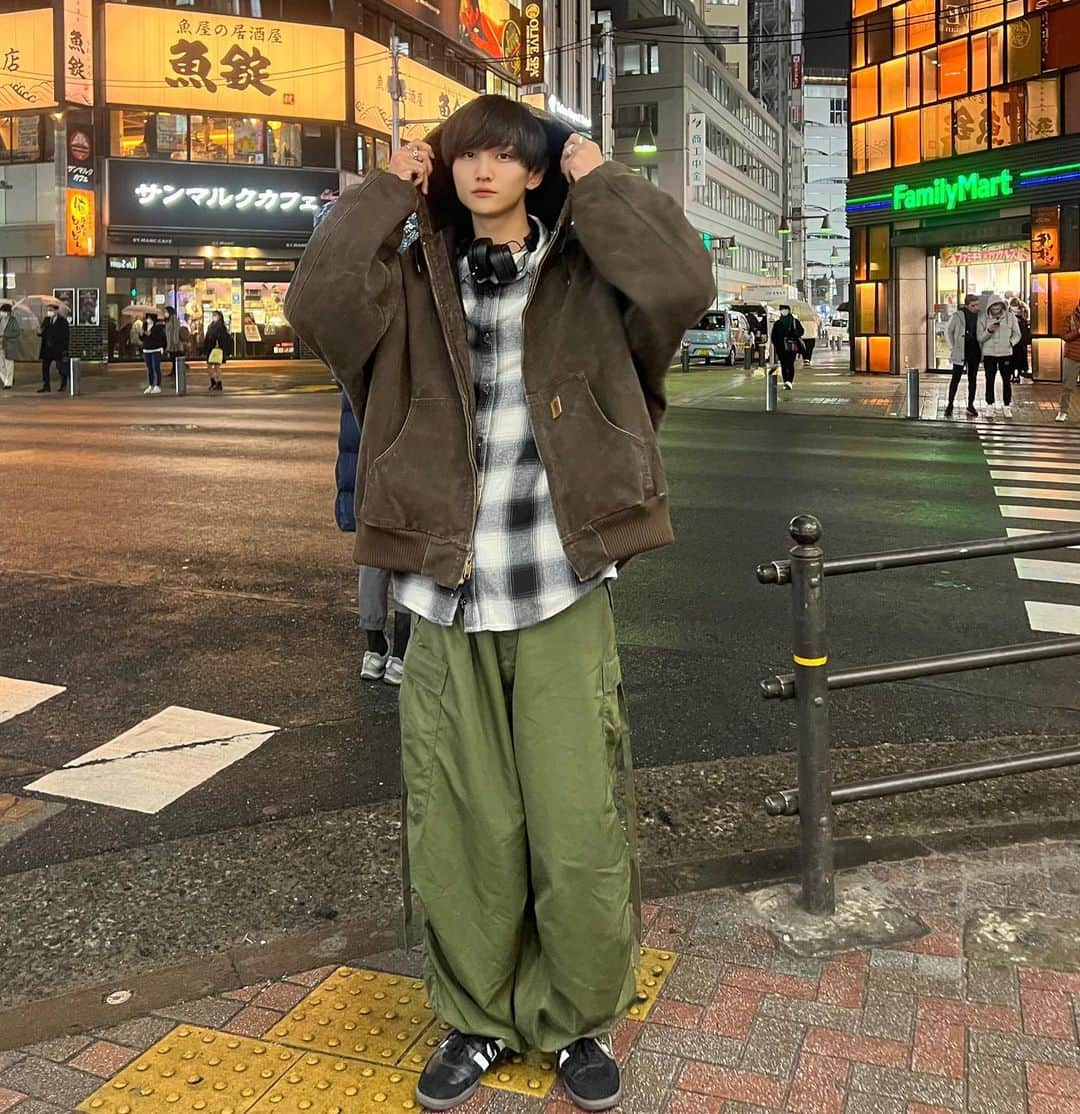 池田陽音（いけはる）のインスタグラム：「こーゆー服装もする ｜ ｜ ｜ ｜ ｜ ｜  ｜ #fff #follow #followforfollowback #follow4followback  #팔로우백  #팔로우  #팔로우환영 #ファッション  #팔로미  #プチプラコーデ  #韓国ファッション  #韓国ストリート  #ストリートファッション  #プチプラ  #カフェ  #カフェ巡り  #セレクトショップ  #きれいめカジュアル  #ストリートコーデ  #メンズファッション  #メンズコーデ  #古着コーデ  #古着  #マッシュ  #ヘアセット #ootd  #スタジャンコーデ  #古着屋  #カーゴパンツ  #カーゴパンツコーデ」