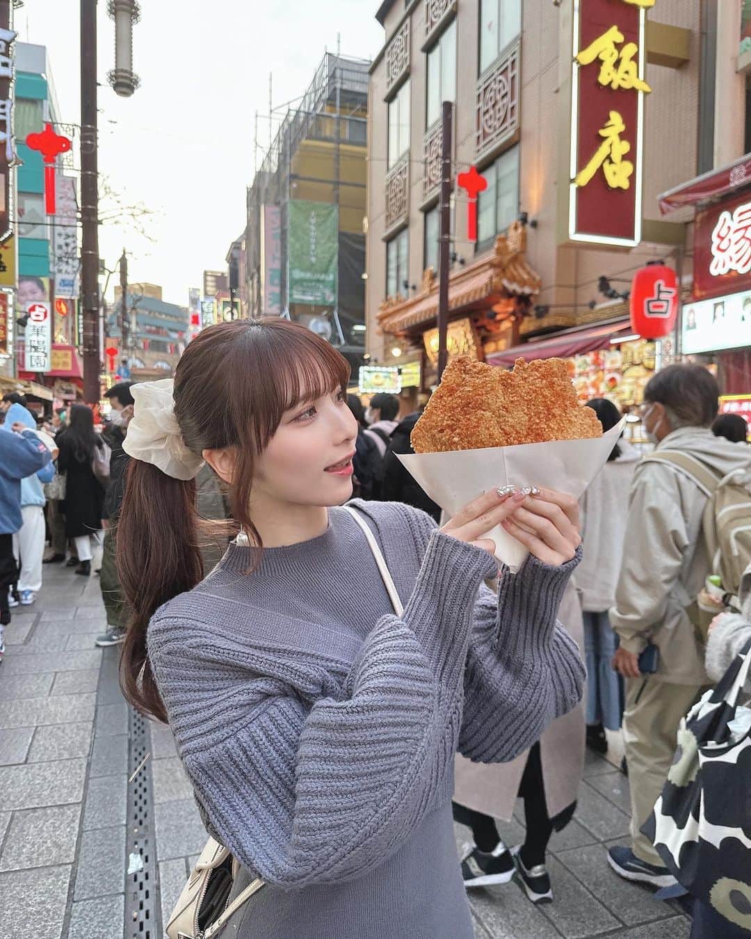紗愛のインスタグラム：「久々の中華街行っていっぱい食べた( ˙༥˙ )♡  #中華街 #中華街食べ歩き #中華街グルメ」
