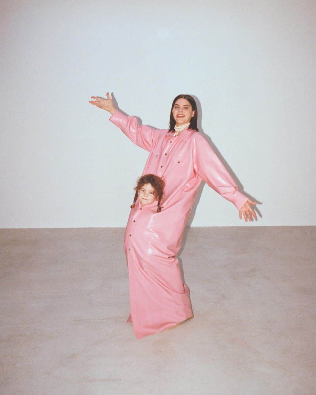 ソーコのインスタグラム：「I birthed this heavenly creature and now they’re over half my size, which is wild !  Thanks for capturing our spirits and connection so gently 💖   📸 @_melanie__rodriguez_  For @milk_magazine  Soko styled by @elissacastelbouloiret  Indigo styled by @melaniehoepffner  hair @tomoko_ohama  make up @aureliedeltour_makeup」