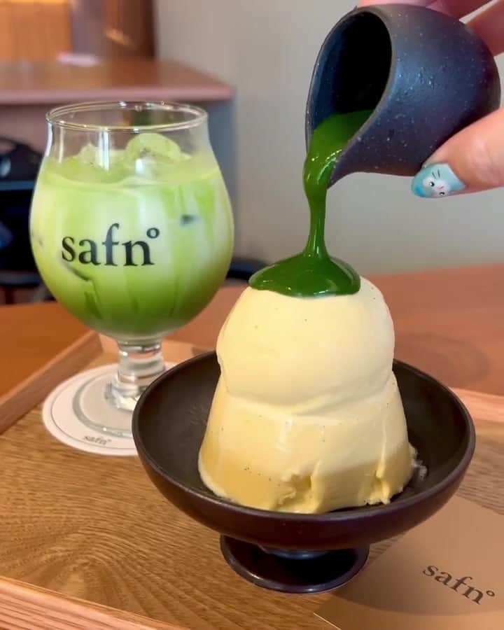 RETRIP<リトリップ>グルメのインスタグラム：「【RETRIP×東京】 今日ご紹介するのは、蔵前にある「safn°(サフン)」です。 こちらは「プリンアフォガード(抹茶ソース)」です。プリンは甘さ控えめで、抹茶ソースも濃厚な抹茶でほろ苦いため、最後まで飽きずに美味しくいただけますね。まったりした空間と美味しさに癒されます。 お支払いはキャッシュレス決済のみとなっているため、公式ホームページでご確認ください。 〈スポット情報〉 住所：東京都墨田区本所2-16-5 KAIKA東京by THE SHARE HOTELS 1F 最寄り駅：都営浅草線浅草駅 営業時間：平日7:00-22:00 土日祝10:00-22:00 定休日：不定休 予算：¥500- 予約:不可 ※投稿時の情報となります。 ・ photo by @maki_1129__  ・ 全国で話題のスイーツを紹介しているアカウントです！他の投稿はこちらから！>> @retrip_gourmet ・ RETRIPでは「おでかけ」に関する様々な情報を発信しています。 ぜひ他のアカウントもチェックしてみてください。 ・ @retrip_hokkaido_ 北海道のおでかけグルメスポットを紹介 @retrip_nagoya_ 名古屋のおでかけグルメスポットを紹介 @retrip_kyoto_ 京都のおでかけグルメスポットを紹介 @retrip_osaka_ 大阪のおでかけグルメスポットを紹介 @retrip_fukuoka_ 福岡のおでかけグルメスポットを紹介 @retrip_dinner 全国の話題のごはんを紹介 @retrip_news 最新のおでかけ情報を紹介 @retrip_nippon 日本の絶景を紹介 @retrip_global 海外の絶景を紹介 @retrip_gourmet 全国の話題のスイーツを紹介 @retrip_cafe 全国のおしゃれなカフェを紹介 ▼RETRIP[リトリップ]のアプリは AppStore、GooglePlay「リトリップ」で検索！ プロフィールのURLからもダウンロードできます ・ ・ ・ #RETRIP #リトリップ #retrip_nippon #蔵前 #蔵前カフェ #東京 #東京グルメ」