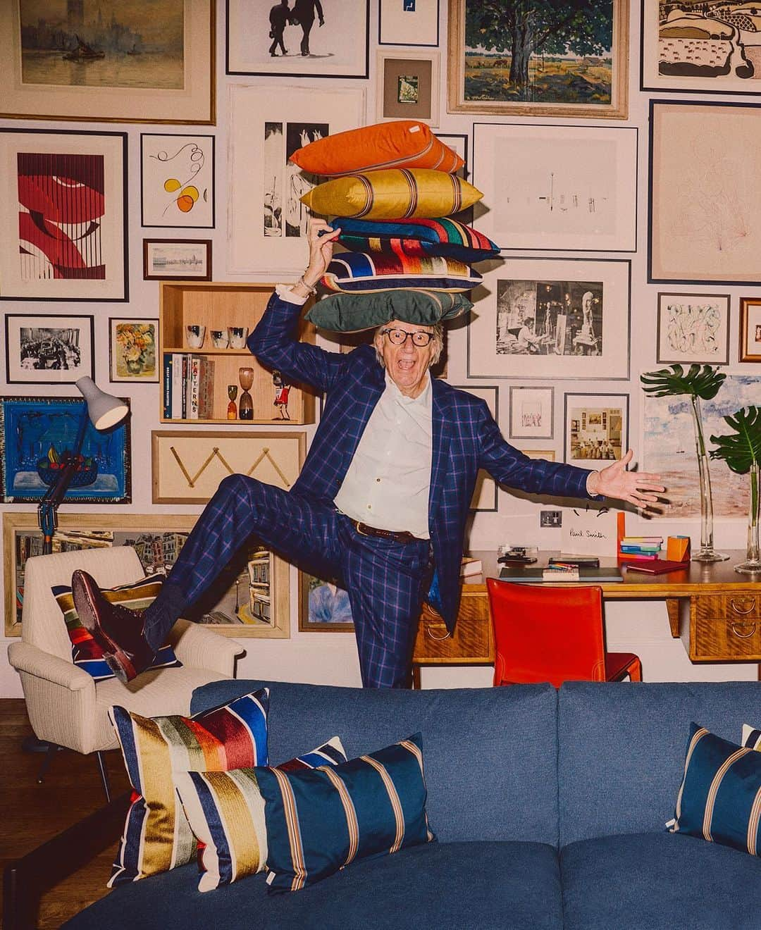 Paul Smithさんのインスタグラム写真 - (Paul SmithInstagram)「My very own suite! Well, sort of. I’m honoured to have had the privilege of designing the Paul Smith Suite at Brown’s Hotel, a London institution close to my heart (and, as it happens, very close to my Albemarle Street shop in Mayfair). With the help of Olga Polizzi, we’ve created a space that I hope guests feel inspired by and creative in. You can learn more about how the project came to be and get a closer look over on @paulsmithdesign    Portrait by my friend @julian_broad_studio」2月25日 21時03分 - paulsmith