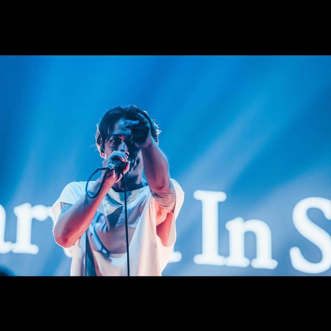 のインスタグラム：「【RULE's】 ⁡ MEMBERSHIP SITE "RULE's"にて、"BLARE FEST.2023"のライブ写真と、「SPECIAL ONE-MAN LIVE "BEGINNING 2023"」へ向けた「カウントダウンMOVIE」の日向コメントを公開しました。 ⁡ ▼RULE's https://fc.ncis.jp ⁡ Photo by @nekoze_photo  ⁡ #nothingscarvedinstone #ナッシングス #ncis #silversunrecords #rules」