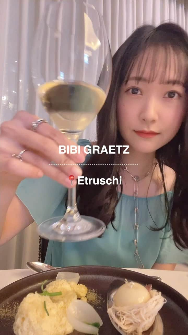 粟津麻依のインスタグラム：「トスカーナ発・ワイン「BIBI GRAETZ」試飲会に行ってきました🍷  青山Etruschiのご飯と共にワイン6種類を楽しみました！  #bibigraetz #ビービーグラーツ  @bibigraetz #pierothJapan」