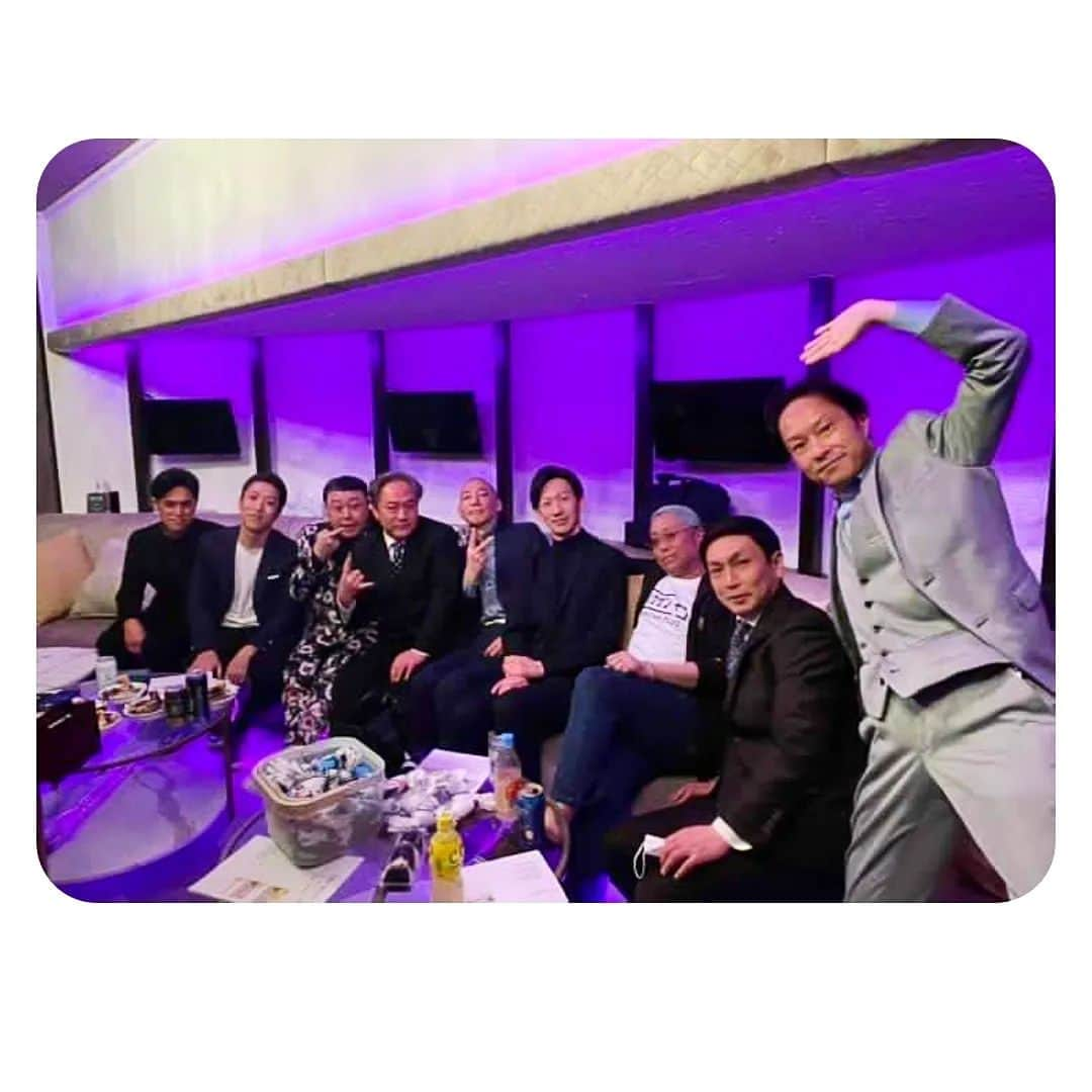 尾上緑さんのインスタグラム写真 - (尾上緑Instagram)「【紀尾井町家話・第100夜】  これだけ 続ける事ができたのも 皆様のご声援のお陰と 出演者一同喜んでおります  ありがとうございました  これからも 共に酔い宴を🍺  よぉ〜 よいっ🤌  #紀尾井町家話 #オンライントークイベント #100夜記念 #有観客 #生配信 #26日まで #見逃し配信  #猿弥さん #飛ばしてます #咲十郎さん #ろれつが廻ってません🤪  #私のアシスタント業は #フリップ芸 #紀尾井町家話の歴史 #フリップ作って #振り返ってみました  #あなたの神回は？？  #歌舞伎座 #千穐楽 #皆さま無事でした😅」2月25日 21時27分 - onoe_midori