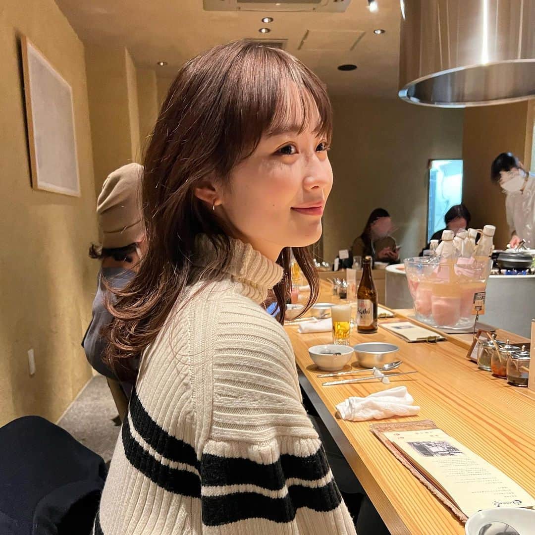 角川友紀のインスタグラム：「⁡ 予約必須のメニューが一品しかない 大阪の鶴橋にあるサムゲタン屋さん🍲 ⁡ 骨がホロホロで食べれたのに驚き… 店内も高級感があってゆっくり絶品を楽しめる 本当におすすめのお店🌟 ⁡ ⁡ #大阪グルメ#大阪ランチ#鶴橋グルメ#鶴橋コリアンタウン#参鶏湯#サムゲタン#参鶏湯専門店#人ル」