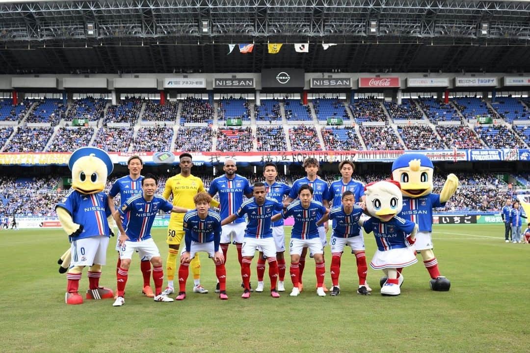のインスタグラム：「_ ホーム開幕戦🔥2-0 win🔥 今日も最高の応援ありがとうございました！🔵⚪️🔴 #マリノスファミリー #fmarinos #横浜Fマリノス #スポンサー様募集中 #まだ空きあります #newbalance #ZAMST」