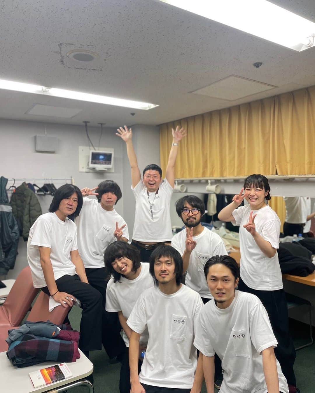 江沼郁弥のインスタグラム：「いい写真だったのでいただき！ ホールツアー無事完走！ ホーン隊の3人とはここでお別れ。。。 さみしい_:(´ཀ`」 ∠): 力を貸してくれてどうもありがとう。  次はビルボード公演。 こちら、仕上がっております。 張り切って参りましょう！  #20thcentury  #トニセンバンド2023」