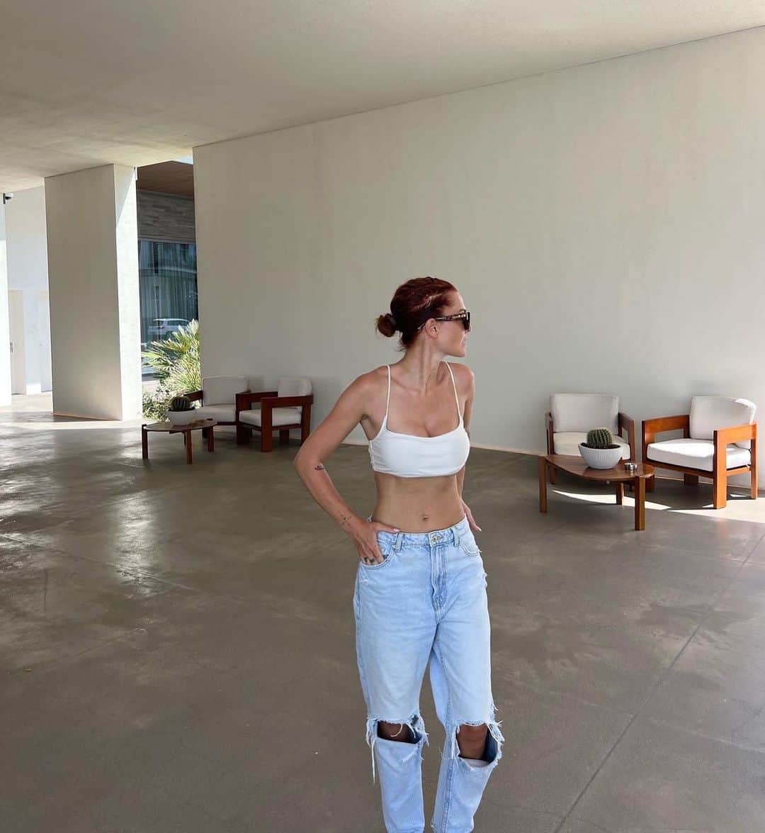 Caroline Receveurのインスタグラム：「🐚🐍🤍🌴🌊」