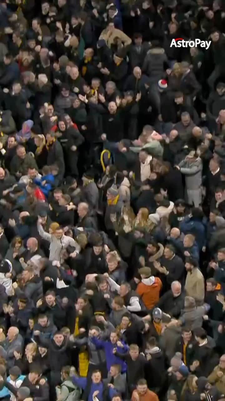 パブロ・サラビアのインスタグラム：「@pablosarabia92’s first goal for us 🐺⚽️」
