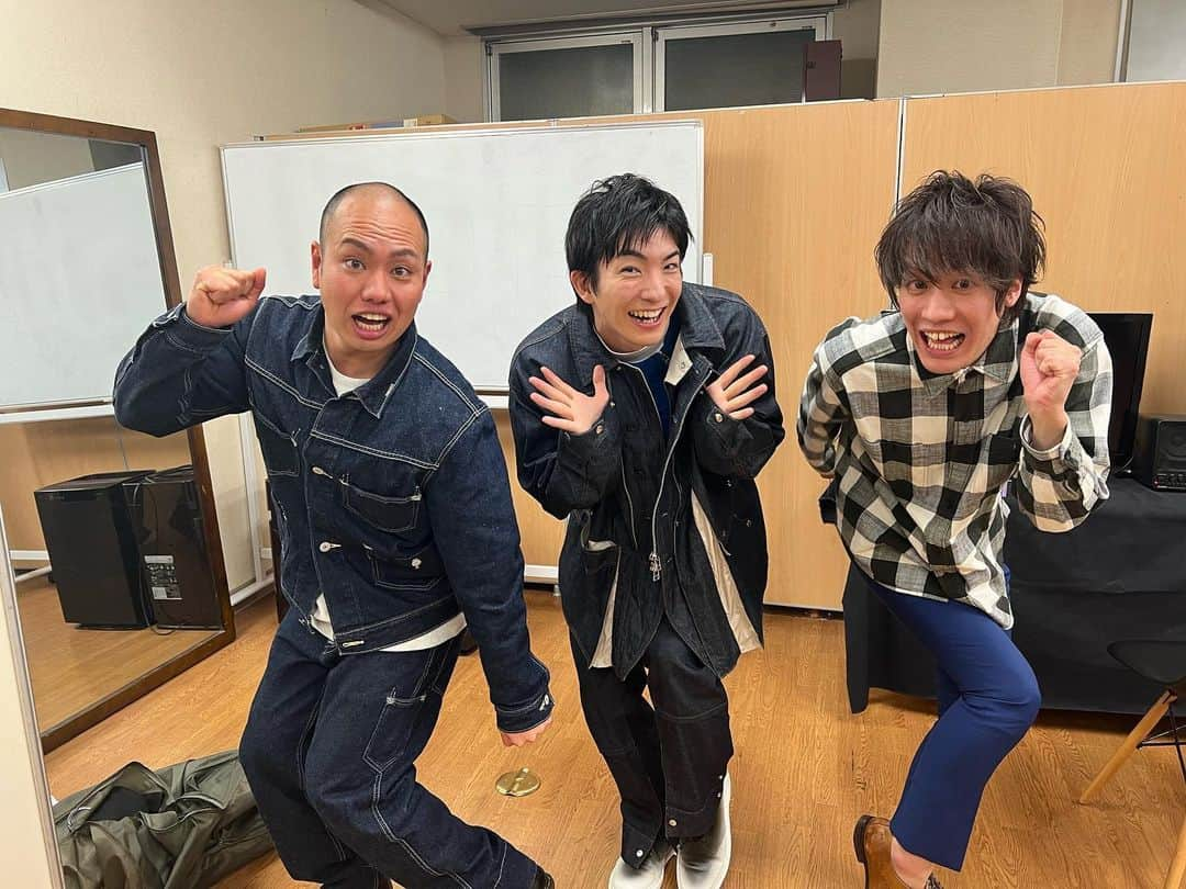 加瀬部駿介（フレンチぶる）さんのインスタグラム写真 - (加瀬部駿介（フレンチぶる）Instagram)「僕らフレンチぶるの解散に密着していただいた番組【最初にかえるひと】をご覧いただきありがとうございます！ 本当にみんなからの温かいコメントに心ポカポカです！ 本当に嬉しいです！ これからも僕も大西ちゃんも別々の道でお互い励ましあって頑張っていきますので応援よろしくお願いします！  まだの方はTVerと Huluで見れるみたいです！ 自分で言うのもなんですがスラムダンクの陵南戦ぐらい泣けます。https://tver.jp/episodes/epqhkq1j0c?utm_campaign=epqhkq1j0c&utm_medium=web_lp&p=2658&P=2658」2月25日 22時52分 - bull_kasebe