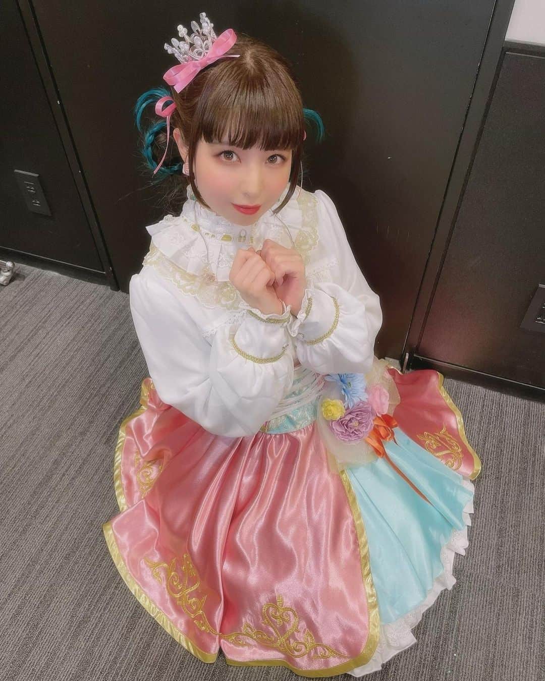 春奈るなのインスタグラム：「#ユアマジェライブ 楽しかった〜！ キャライメージのお衣装、厳かなセット、ライブの合間に挟まる素敵なドラマパート、、 何もかもがユアマジェ愛に溢れたライブイベントでした☺️💖 お越しくださった小役人の皆さま、そして配信画面から応援してくださった小役人の皆さま、本当にありがとうございました💖  #yourmajesty  #ユアマジェスティ  #ユアマジェ  #loulou  #ルル」