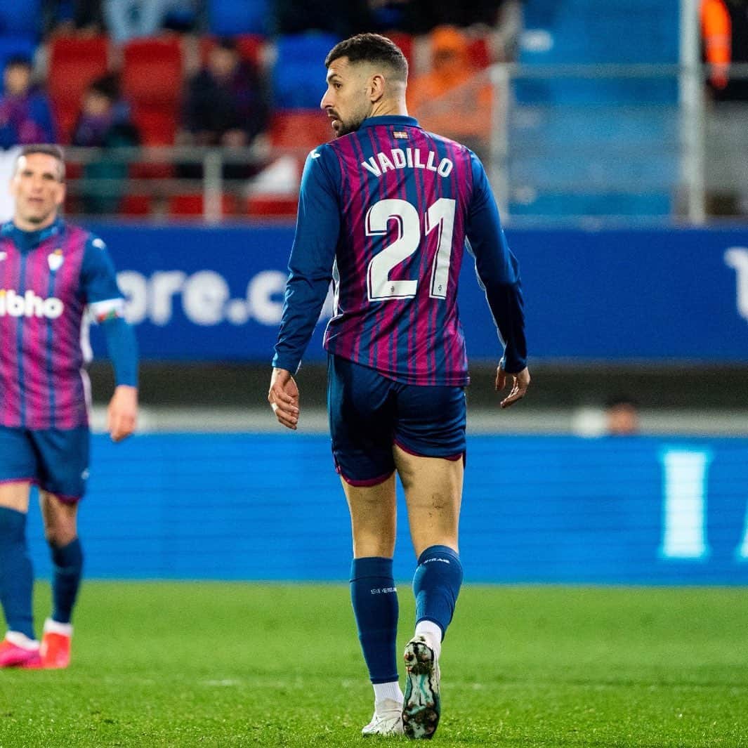 アルバロ・バディージョのインスタグラム：「Gran trabajo de todos. +3 🔵🔴」
