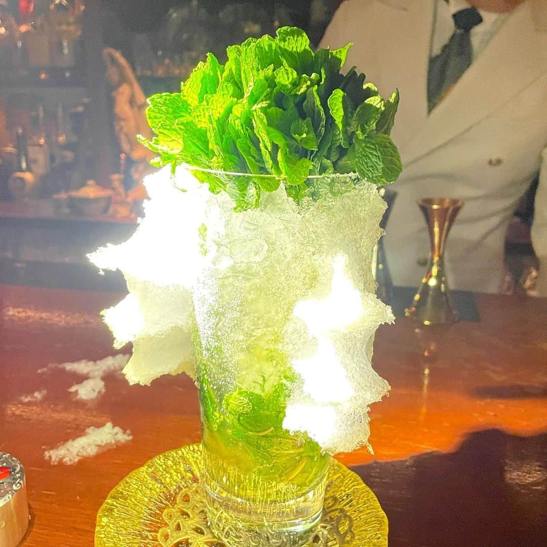 摩耶裕さんのインスタグラム写真 - (摩耶裕Instagram)「. . 東京で行った素晴らしいBar 2枚目が日本一の賞を取ったお酒だそうです✨ 私が大好きなキャラメルミルクのようなお味でもはやスイーツみたいでほんっとうに美味しかったです🥹✨  他にも色々なパフォーマンスがあり、東京に行く度に訪れたくなるBarでした😌 . . #barcentifolia  #日本一のバーテンダー」2月25日 23時09分 - yutaka__maya
