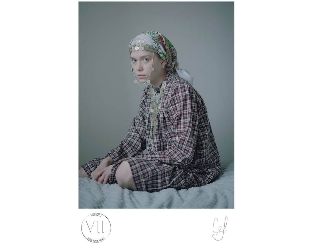 ジョン・スタンメイヤーのインスタグラム：「I left the Berkshire in western Massachusetts for Ukraine a year ago today. Unable to just be in the studio editing when a place and kind people I know were invaded by Russia’s war. Here are prints created in 2022 about the Russian war in Ukraine from my VII colleagues, also one of mine, part of @VIIphoto’s support to Ukraine journalists whose courage continues in covering a wrong, evil war in their country. Please visit the link in my IG bio, and here below is the importance of this special VII print sale in collaboration with the UK @FrontlineClub. Thank you for supporting this importance…🇺🇦 ⠀⠀⠀⠀⠀⠀⠀⠀ For the past 40 years, photographers of VII Photo have sought out moments of dignity amidst social upheaval, war, famine, and other social concerns. Of the millions of images these men and women documented, a few photographs have risen to the top for their intensity, beauty, and power. ⠀⠀⠀⠀⠀⠀⠀⠀ At VII, we have been fortunate to share these moments with people who live through these stories, beginning to end. To honor and assist Ukrainian journalists that are risking their lives to report on the victims of this war, VII is releasing these prints from our photographers who are documenting the Ukraine story, along with a wider selection of work that has profoundly affected us on our journeys. ⠀⠀⠀⠀⠀⠀⠀⠀ Captions ⠀⠀⠀⠀⠀⠀⠀⠀ 1: "I don't think the monsters will disappear if you close your eyes ... The main thing is not to keep silent," said Palad'd'a, a St. Petersburg artist, feminist, and member of the Udmurt people — by @MaryGelman ⠀⠀⠀⠀⠀⠀⠀⠀ 2: David, 8, plays near his home in a displaced persons camp in Lviv, Ukraine, on August 10, 2022 — by @AshGilbertson ⠀⠀⠀⠀⠀⠀⠀⠀ 4: A cemetery in Irpin, Ukraine, on April 25, 2022 — by @EricBouvet ⠀⠀⠀⠀⠀⠀⠀⠀ 5: Alina and Victor (left), and Victoria and Yuri, give their partners a last goodbye on March 9, 2022, as they prepare to leave Lviv by train to fight against the Russians on the frontlines in Sumy — by Me ⠀⠀⠀⠀⠀⠀⠀⠀ #printsale #VIIPhoto #VIIArchive #FlashSale #photosale #straightfromthefrontline」