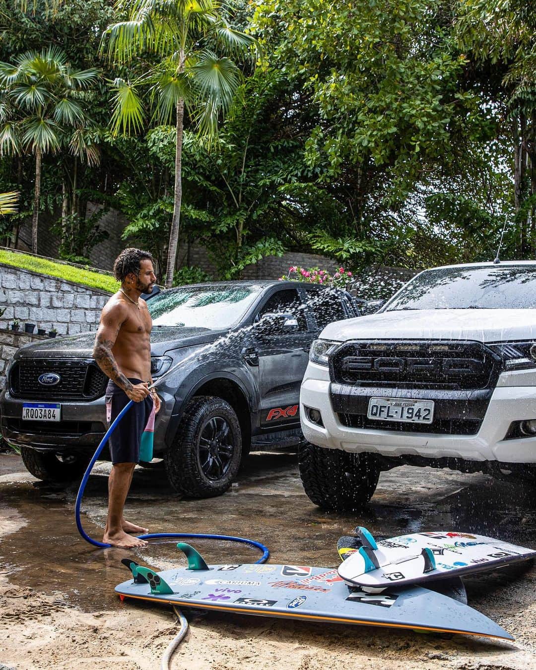 イタロ・フェレイラのインスタグラム：「Recarregando no melhor lugar do mundo! 🤍 Obrigado, @fordbrasil por tornar minha rotina mais leve. 👊 #photodump #home」