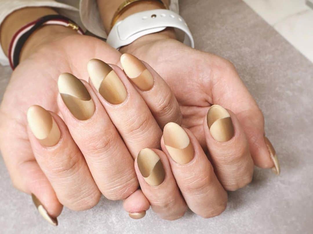 initygel_officialさんのインスタグラム写真 - (initygel_officialInstagram)「チョコカラーで極上オンブレフレンチ🍫  nailsalon enfini Ayumi先生🤍 @nailsalon_enfini   Ayumi先生がBritish collectionで極上なオンブレフレンチを🤎  最高の技術にカラーもマット感も最高です✨  Ayumi先生ありがとうございました🥺  #Repost @nailsalon_enfini ・・・ * ⁡ ⁡ チョコカラーでオンブレフレンチ🍫 ⁡ ⁡ ✼••┈┈••✼••┈┈••✼••┈┈••✼••┈┈••✼ ⁡ @initygel_official  BT-06/07/08 ⁡ ⁡ @toysbyinity  ノンワイプマットトップ ⁡ ⁡ ✼••┈┈••✼••┈┈••✼••┈┈••✼••┈┈••✼ ⁡ ⁡  #nail#gelnail#ジェルネイル#ジェルアート#ネイルデザイン#美甲#指甲#ネイルサロン#札幌#enfini#アンフィニ#젤네일#네일#大人ネイル#大人ニュアンスネイル#トレンドネイル#initygel #アイニティジェル#toys#トイズ #オンブレフレンチ#オンブレネイル#フレンチネイル ⁡」2月26日 10時02分 - initygel_official