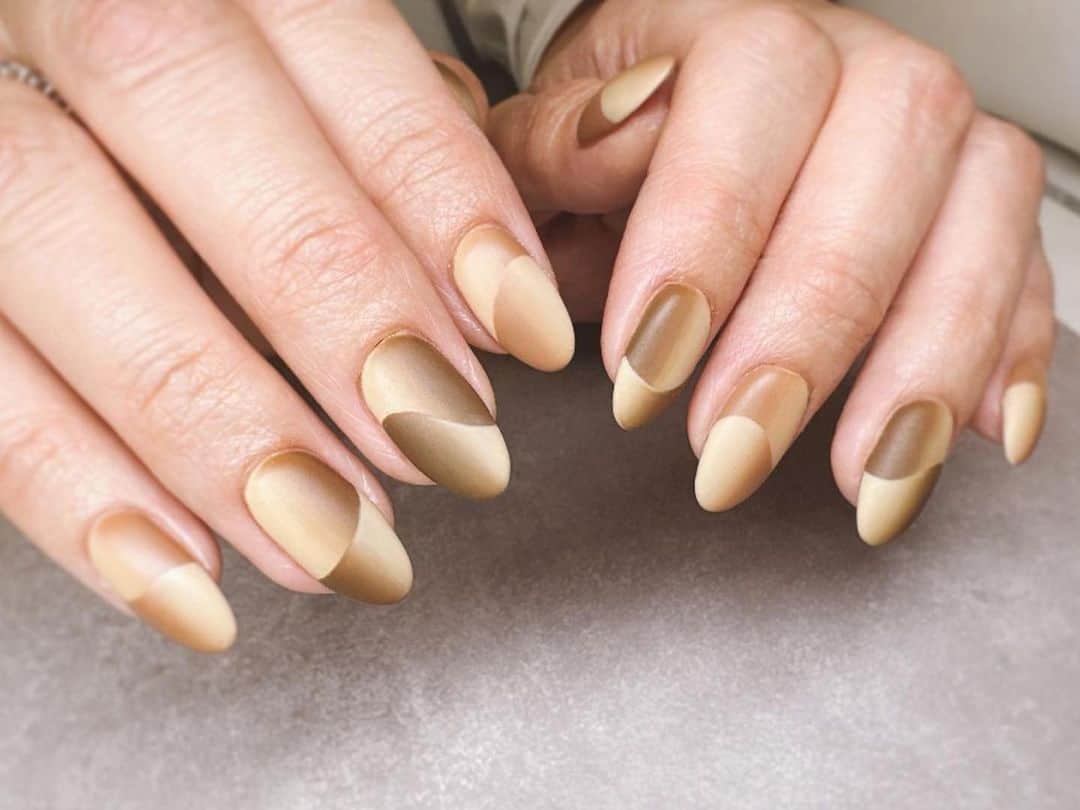 initygel_officialさんのインスタグラム写真 - (initygel_officialInstagram)「チョコカラーで極上オンブレフレンチ🍫  nailsalon enfini Ayumi先生🤍 @nailsalon_enfini   Ayumi先生がBritish collectionで極上なオンブレフレンチを🤎  最高の技術にカラーもマット感も最高です✨  Ayumi先生ありがとうございました🥺  #Repost @nailsalon_enfini ・・・ * ⁡ ⁡ チョコカラーでオンブレフレンチ🍫 ⁡ ⁡ ✼••┈┈••✼••┈┈••✼••┈┈••✼••┈┈••✼ ⁡ @initygel_official  BT-06/07/08 ⁡ ⁡ @toysbyinity  ノンワイプマットトップ ⁡ ⁡ ✼••┈┈••✼••┈┈••✼••┈┈••✼••┈┈••✼ ⁡ ⁡  #nail#gelnail#ジェルネイル#ジェルアート#ネイルデザイン#美甲#指甲#ネイルサロン#札幌#enfini#アンフィニ#젤네일#네일#大人ネイル#大人ニュアンスネイル#トレンドネイル#initygel #アイニティジェル#toys#トイズ #オンブレフレンチ#オンブレネイル#フレンチネイル ⁡」2月26日 10時02分 - initygel_official