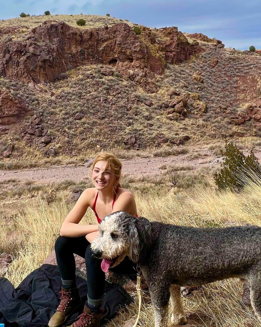 ウィロー・シールズさんのインスタグラム写真 - (ウィロー・シールズInstagram)「Not to be cheesy but being outside today in the sun climbing beautiful rocks with wonderful people brings me more joy than I can describe in an IG caption.」2月26日 10時03分 - willowshields
