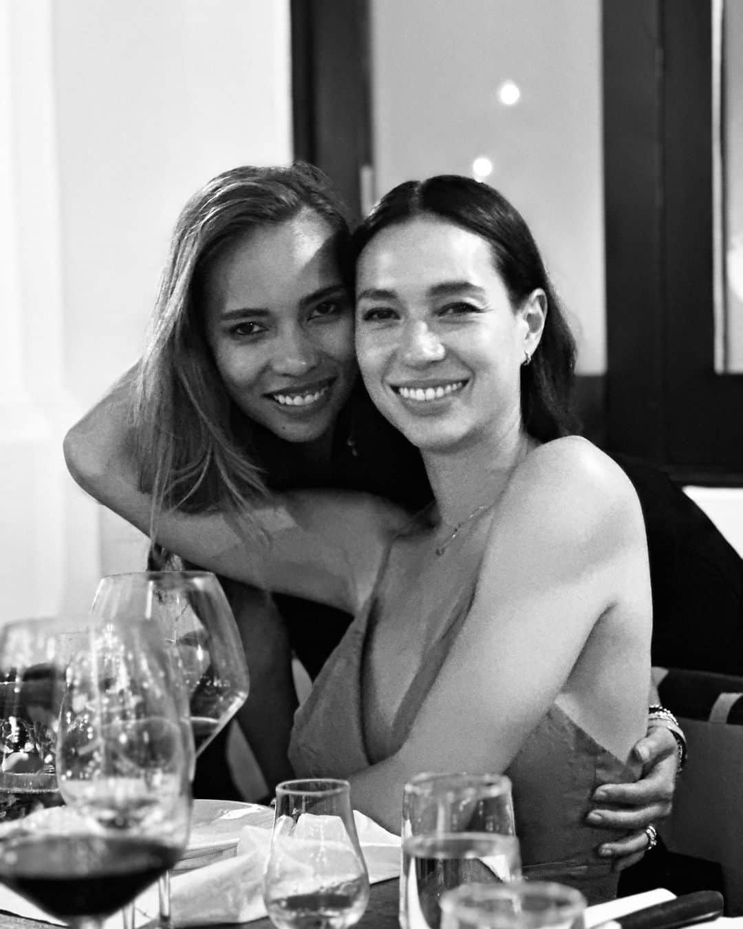 Livのインスタグラム：「Wishing the happiest of birthdays to my soul sister @lexierodriguez and cofounder our our newest adventure @wearewomom✨ Knowing you, having been pregnant with you, and being part of your magic has ushered in some of the greatest expansions of my life.  #Iloveyou #happybirthday」