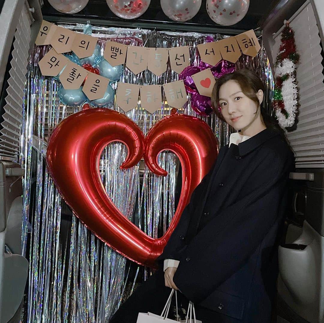 ソ・ジヘのインスタグラム：「Good bye 🎈🎈🎈🎈 빨간풍선  오늘마지막방송🥹  사랑해주셔서 감사합니당❤️  잘가은강이👋🏻👋🏻👋🏻👋🏻」