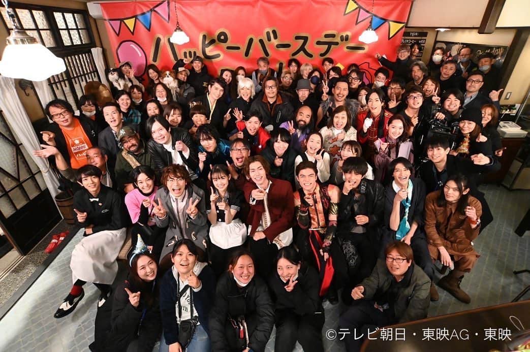 柊太朗さんのインスタグラム写真 - (柊太朗Instagram)「1年前まだ遠いことだと思ってた最終回。 こんなにも早く来てしまうとは思いませんでした。 最後の最後に翼の本心が聞けたのかなと思います。 多分逃亡しながらずっと考えてきてたことを吐けずじまいになってたんだと思います。 1年間お疲れ様、翼。 そしてこれからも走り続けて、、  ソノニ着いてきてるけど🤭🤭 それも翼らしいよ。   #暴太郎戦隊ドンブラザーズ  #ドンブラザーズ   #犬塚翼」2月26日 10時14分 - tar0tar0tar0shi
