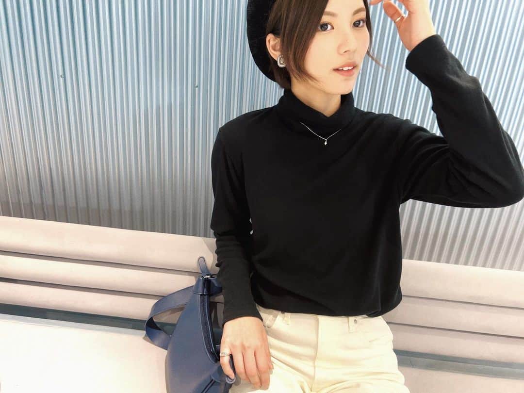 小林玲のインスタグラム：「. ⁡ ⁡ 久々にベレー帽かぶった日☺︎🧢 ⁡ ⁡ そんでもってバッグは 二人とおそろっち💙🧡 ⁡ ⁡ @kanon_maekawa  @makinomarin」
