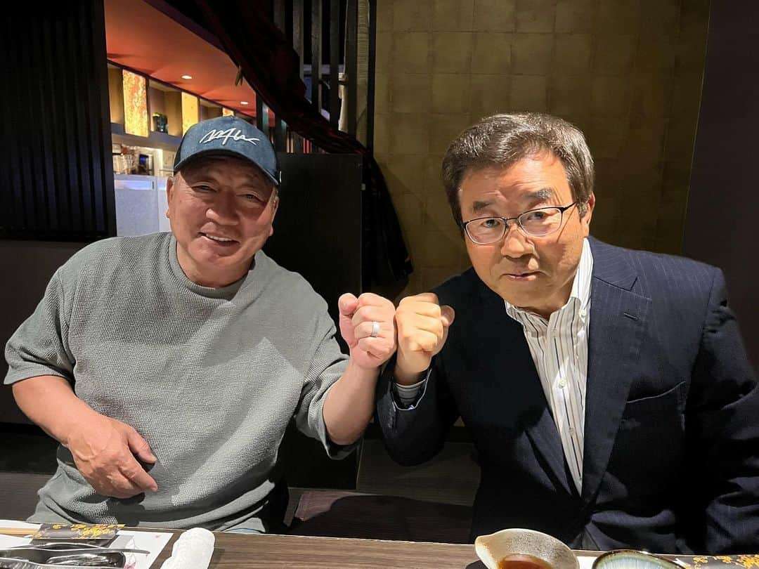 高木豊のインスタグラム：「達川さんと食事^_^ 爆笑やった🤣  この日は燦と言う しゃぶしゃぶ屋さん！ 沖縄で一番好きなお店^_^  #いんすたばえ #暑い #しゃぶしゃぶ #シークワーサーポン酢 #燦 #沖縄 #愉快なスタッフ #高木豊 #YouTube」