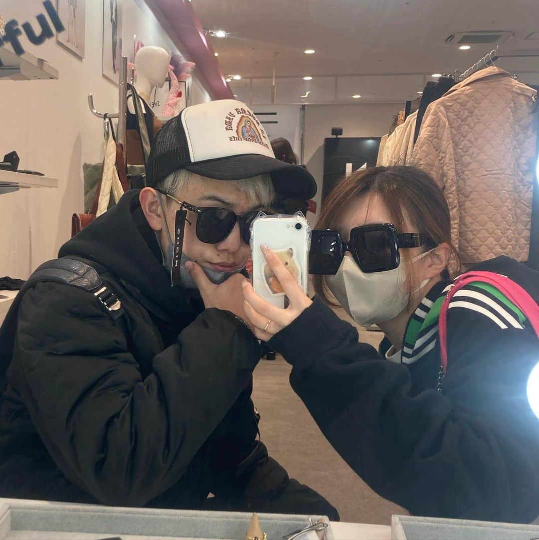 なすびのインスタグラム：「このサングラス欲しいwwwwwwwwwww #ゔぁすび」