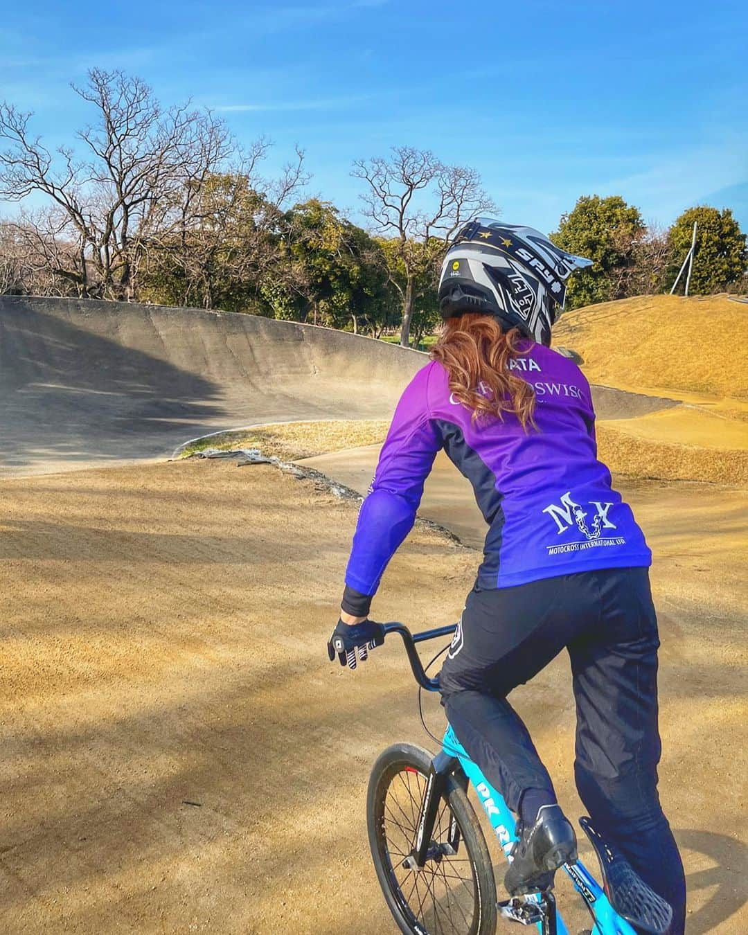 飯端美樹のインスタグラム：「🚲💙💜」