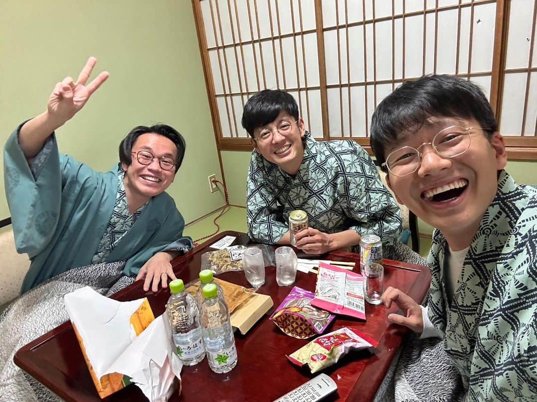 きむちゃんのインスタグラム：「慰安旅行やん。こんなん。  めっちゃ楽しかったやん。 めっちゃ話弾んだやん。 めっちゃ優しい空間やったやん。 めっちゃ和やかやったやん。 めっちゃ、めっちゃめっちゃやん。  #夜 #楽しかった #こういうの週一でしたい」