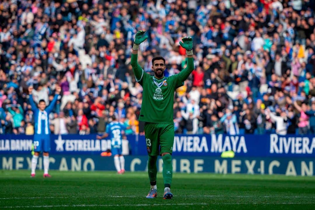 フェルナンド・パチェコのインスタグラム：「Nada como debutar en casa con tres puntos. Vamos! @rcdespanyol 🙌🏼💙」