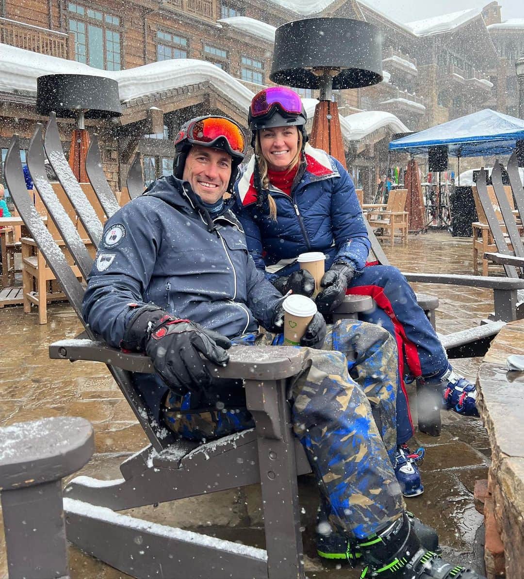 エリン・アンドリューズのインスタグラム：「❄️⛷️🥃 @stolly28」