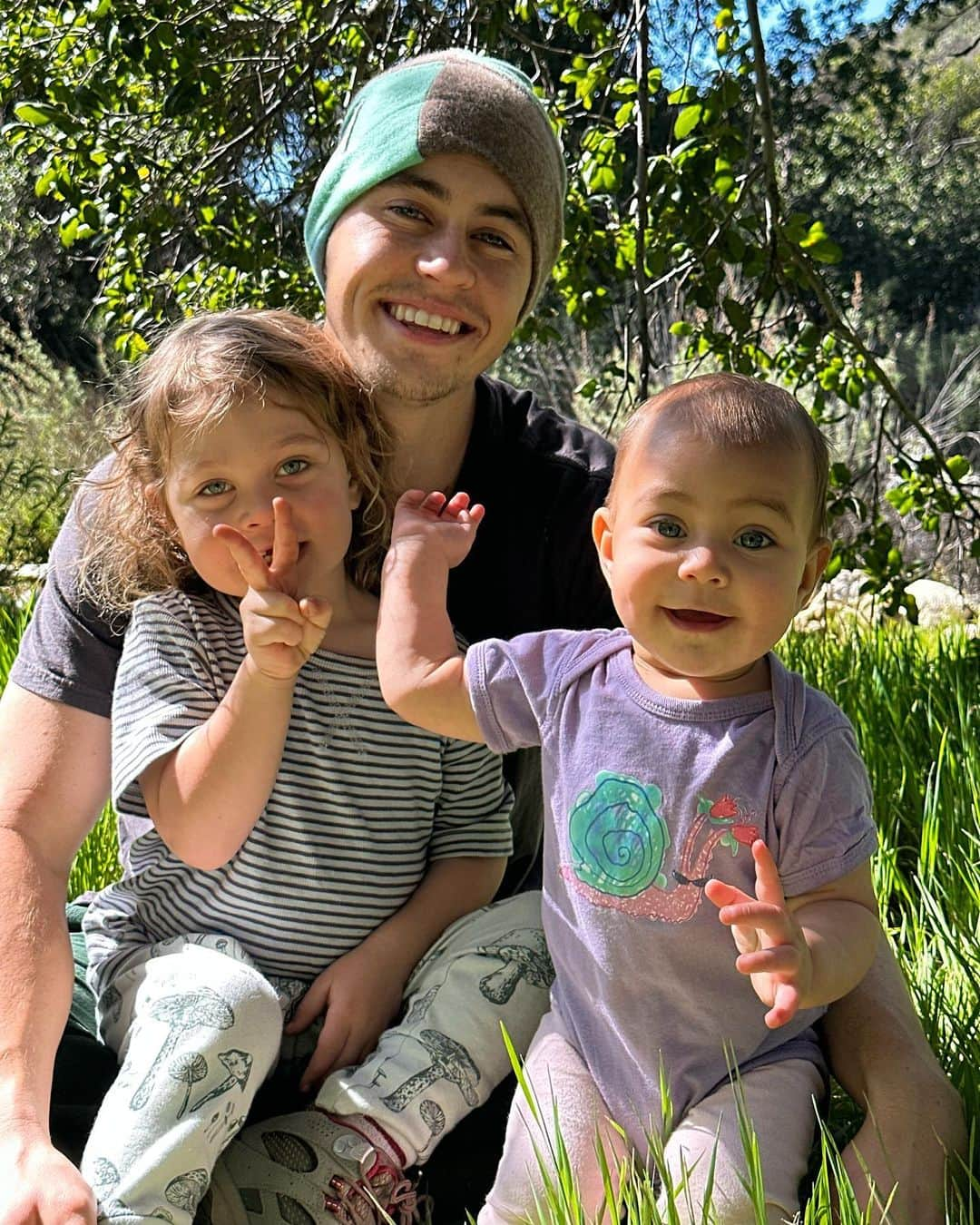 ナッシュ・グリアのインスタグラム：「Gang 🌱🌳💚✌️」