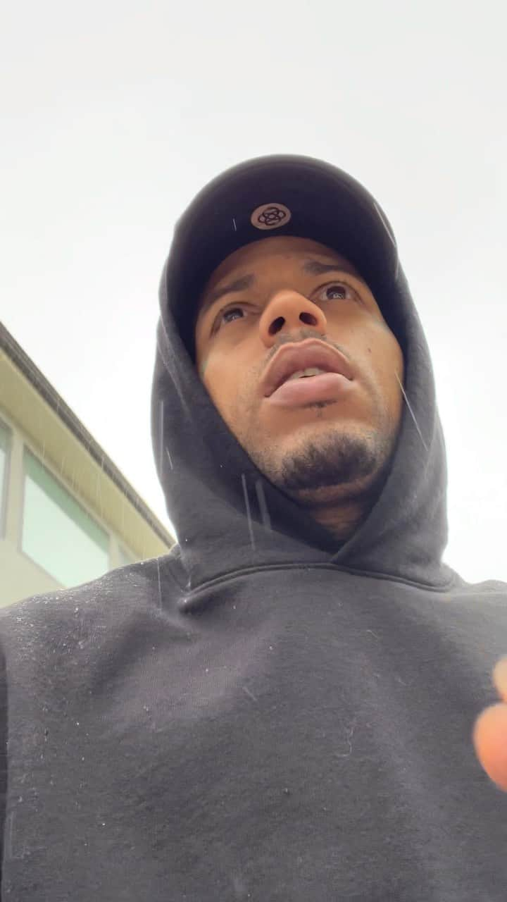 キッド・インクのインスタグラム：「The rain already had us panicking out here 🤣 but this shit Krayzie . LA ain’t built fa this. Make it make sense 🤔」